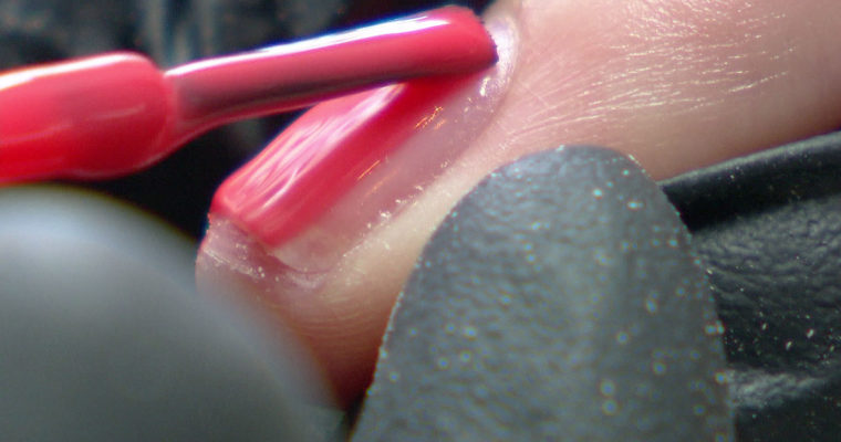 Manicure hybrydowy wykonany samodzielnie w domu