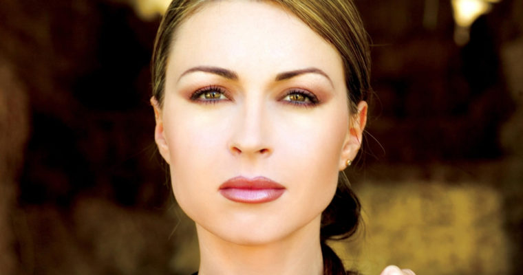 Powiększanie ust kwasem hialuronowym – opis zabiegu